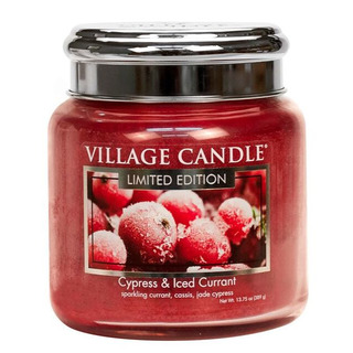 Village Candle Stredná vonná sviečka v skle Cypress and Iced Currant 397g - Cypriš a zamrznutý ríbezle