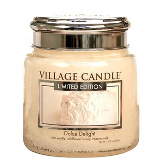 Village Candle Stredná vonná sviečka v skle Dolce Delight 397g - Zamatové potešenie