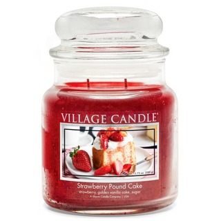 Village Candle Sviečka na strednej scéne v jahodovej librovej torte 397g - jahodový koláč